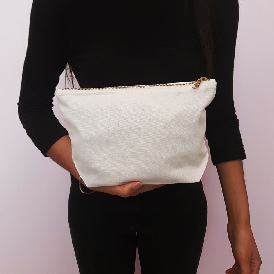 White zip purse/ toiletry bag